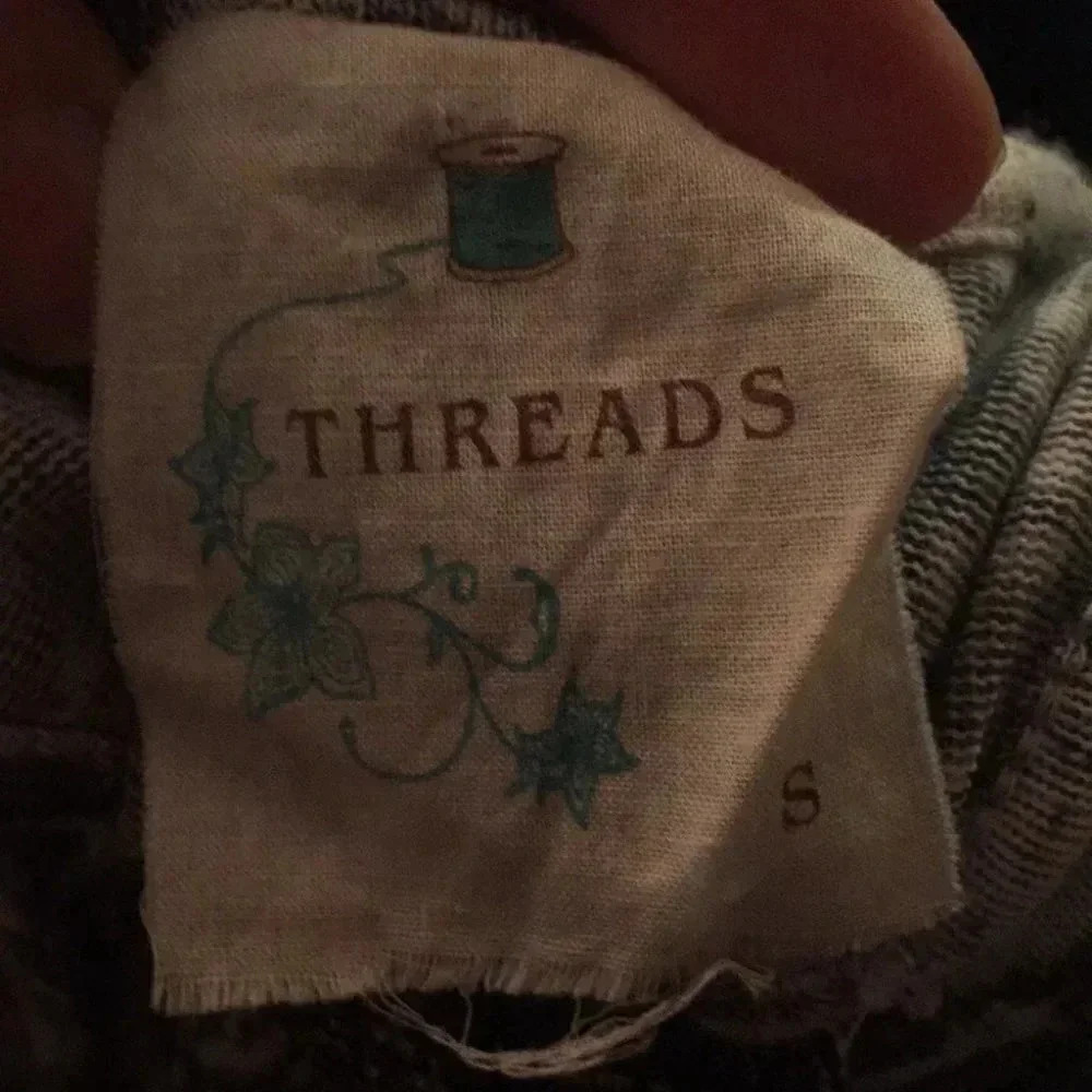 Threads - Picture 4 of 6